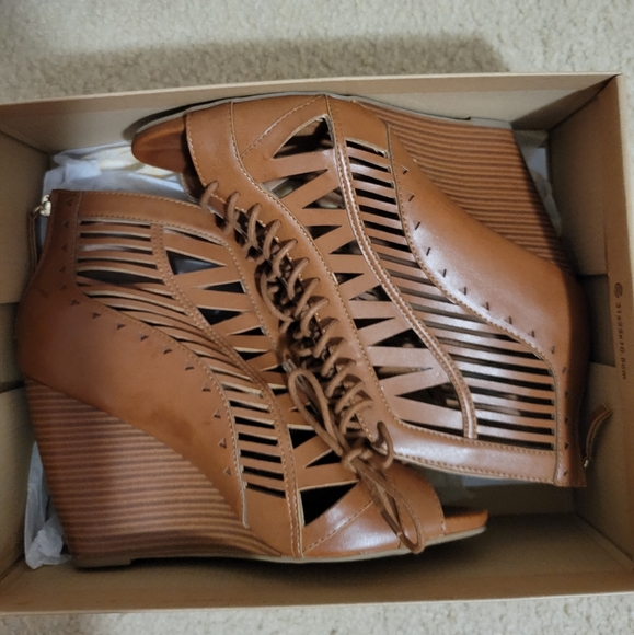 Zigi Soho Morena Cut Out Lace Up Wedge Sandals - Picture 3 of 3